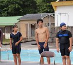 今年は，新記録の表彰の他に水泳学習で，特に頑張った児童・生徒を各学校1人ずつ表彰しました。