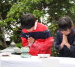 慰霊祭では、一人一人焼香をし，御冥福をお祈りしました。
