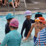 片泊小・中学校との合同水泳大会を開催ました。小プールでは，小学1･2年生が，ジャブジャブダンスをしました。とっても楽しくできました。