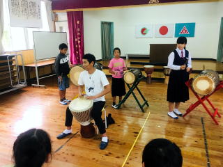 5月23日　徳田先生によるジャンベ教室